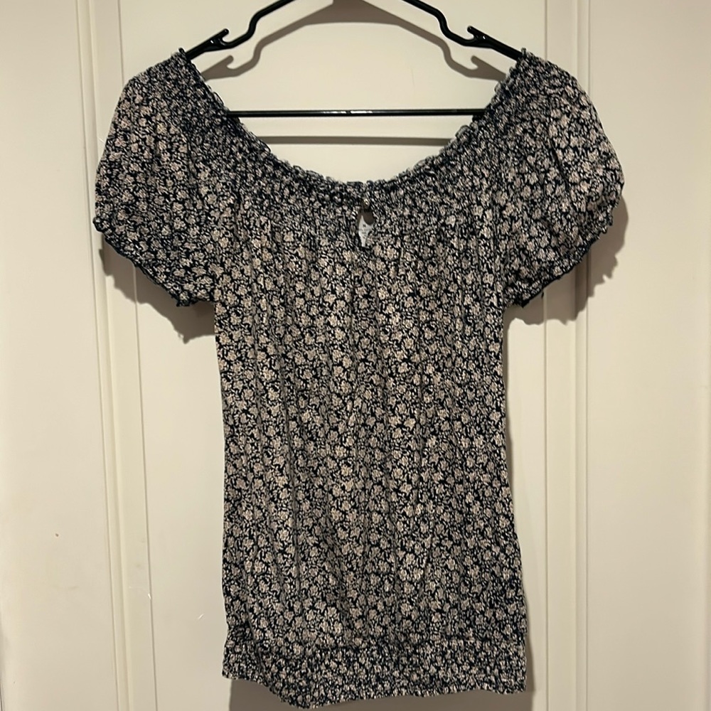 This is a vintage women's lucky brand top size medium